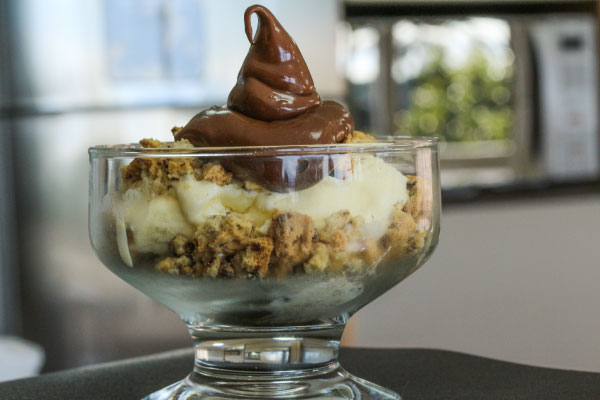 Trifle de helado, chocolate y cookies Temabi